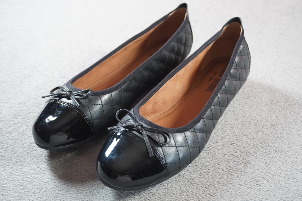 Josef Seibel Ballet Flats Womens EU 41 US 10 Black Quilted Patent Cap Toe